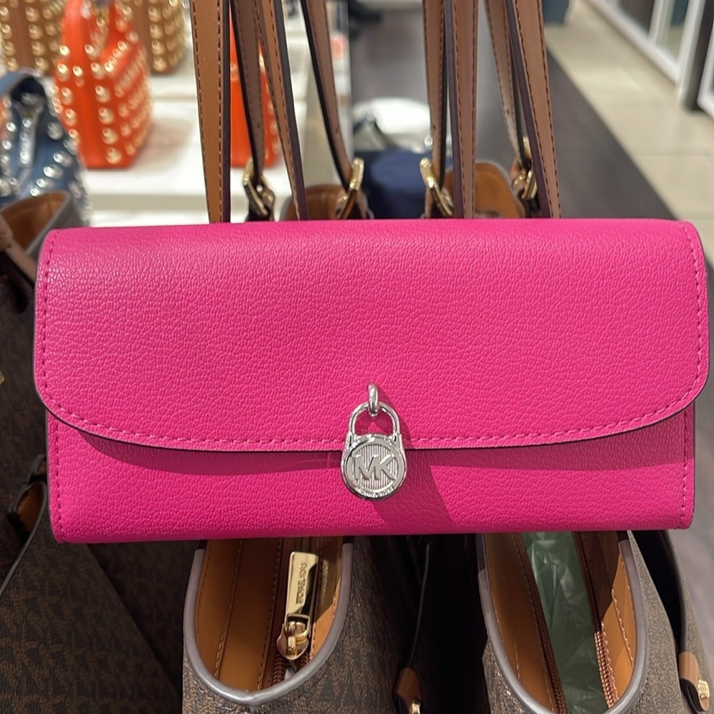Michael Kors Hamilton Large Leather Flap Continental Wallet
Dragonfruit
NWT - Picture 1 of 16
